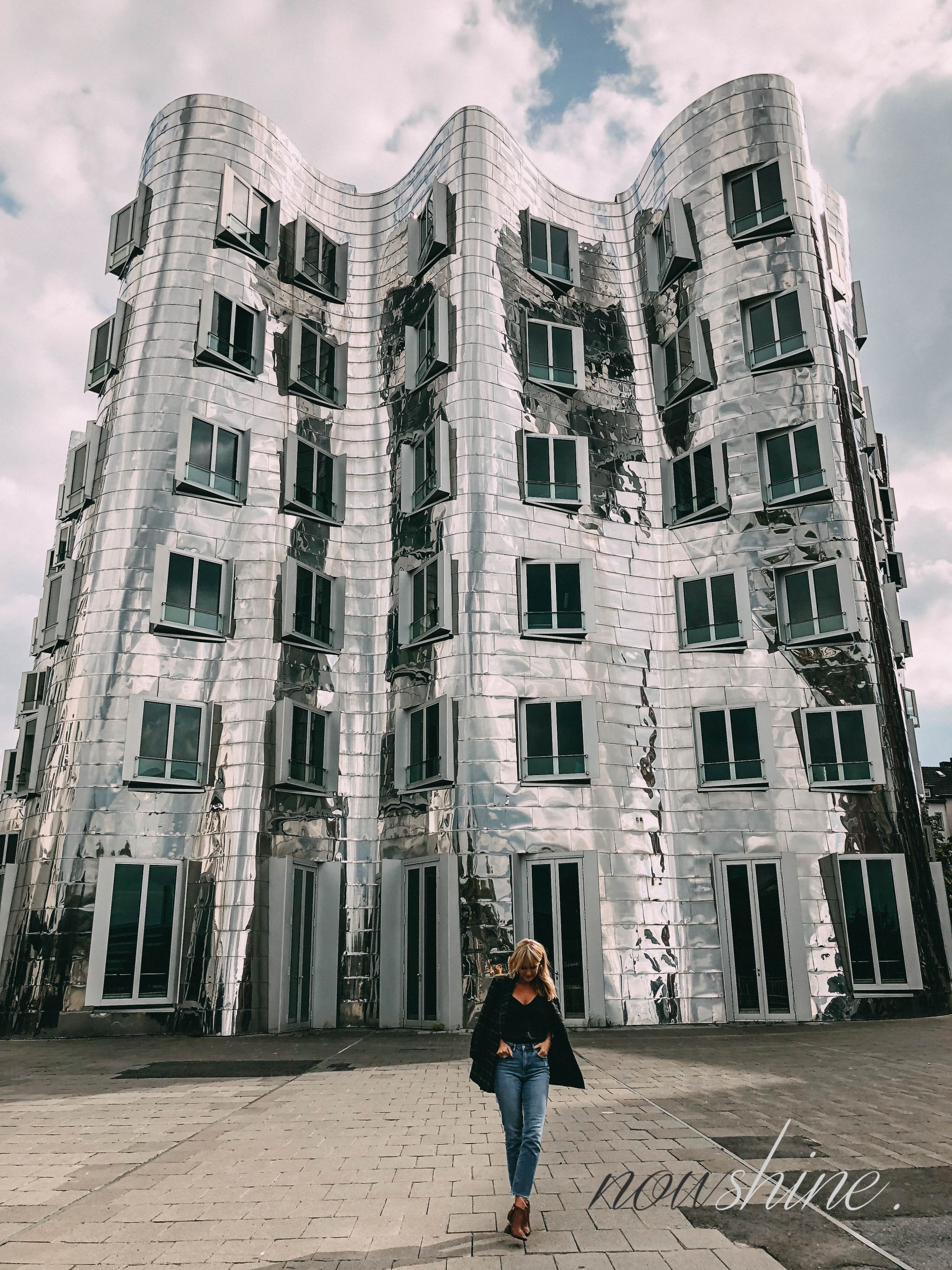 Defense Line von Paula´s Choice - Nowshine Beauty ü40 - my life, my city, my skin Kampagne - Gehry Bauten Düsseldorf