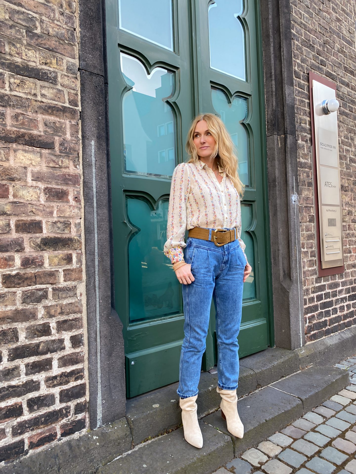 S&eacute;zane-Erfahrungen-Sam-Denim-Jeans-Bluse-G&uuml;rtel