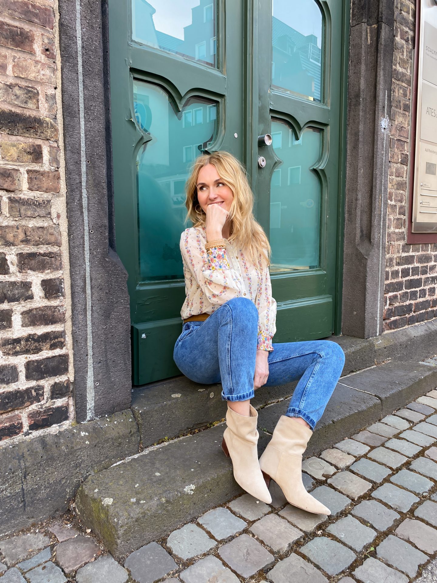 S&eacute;zane-Erfahrungen-Sam-Denim-Jeans-Bluse-G&uuml;rtel