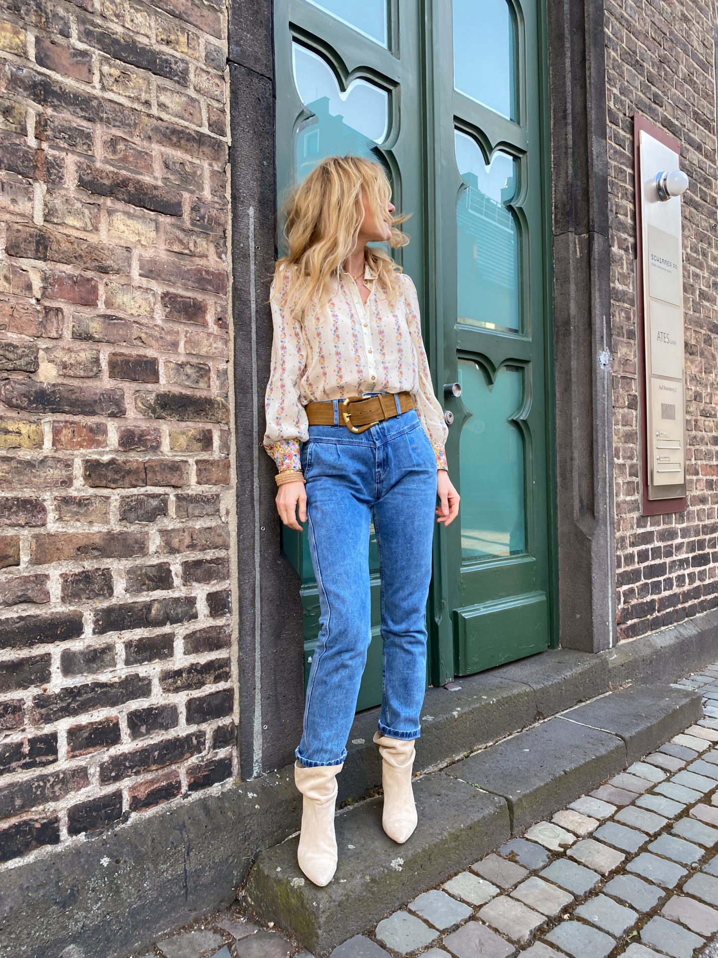 S&eacute;zane-Erfahrungen-Sam-Denim-Jeans-Bluse-G&uuml;rtel
