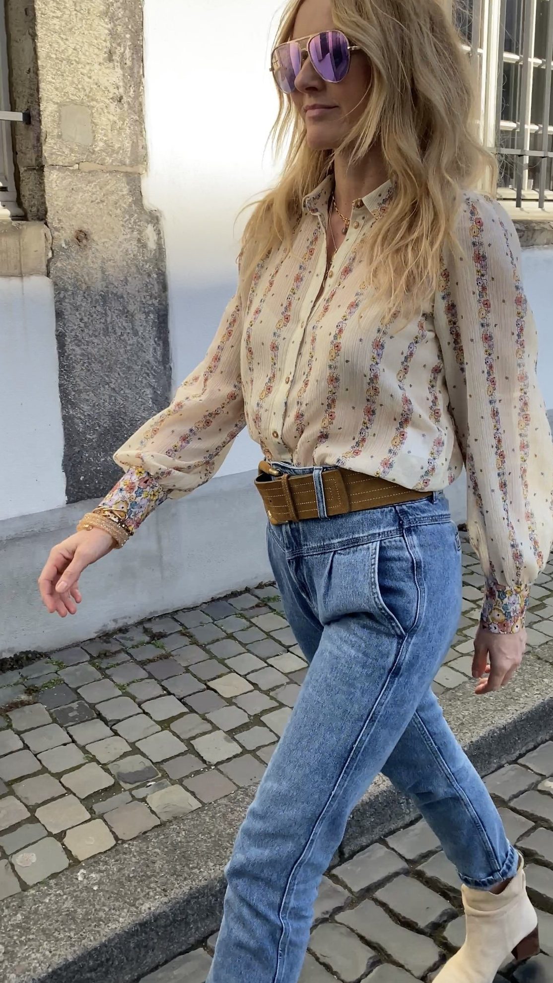 S&eacute;zane-Erfahrungen-Sam-Denim-Jeans-Bluse-G&uuml;rtel
