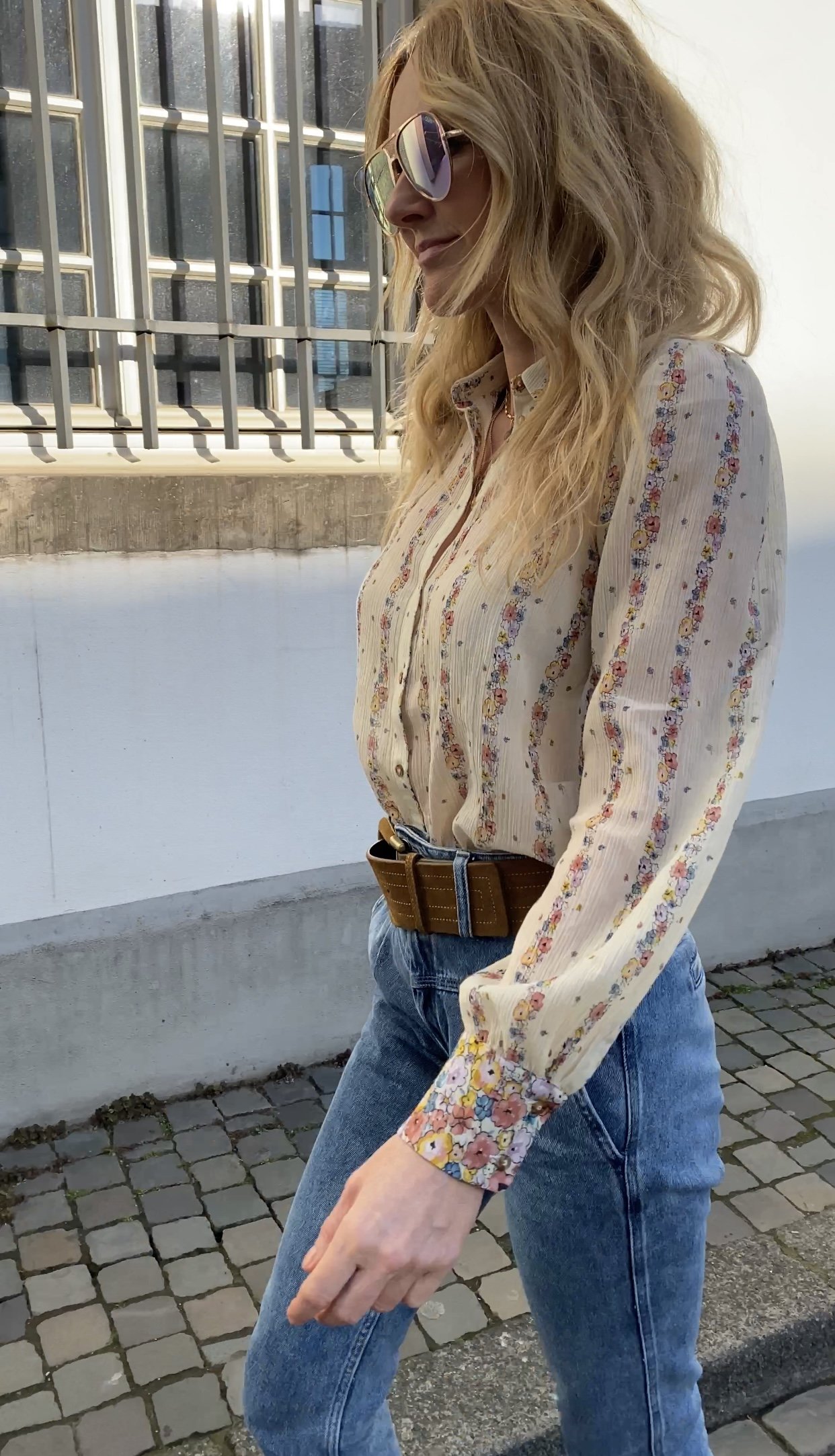 Sam-Denim-Jeans-Bluse-G&uuml;rtel-franz&ouml;siche-Mode-Paris-morgane sezalory