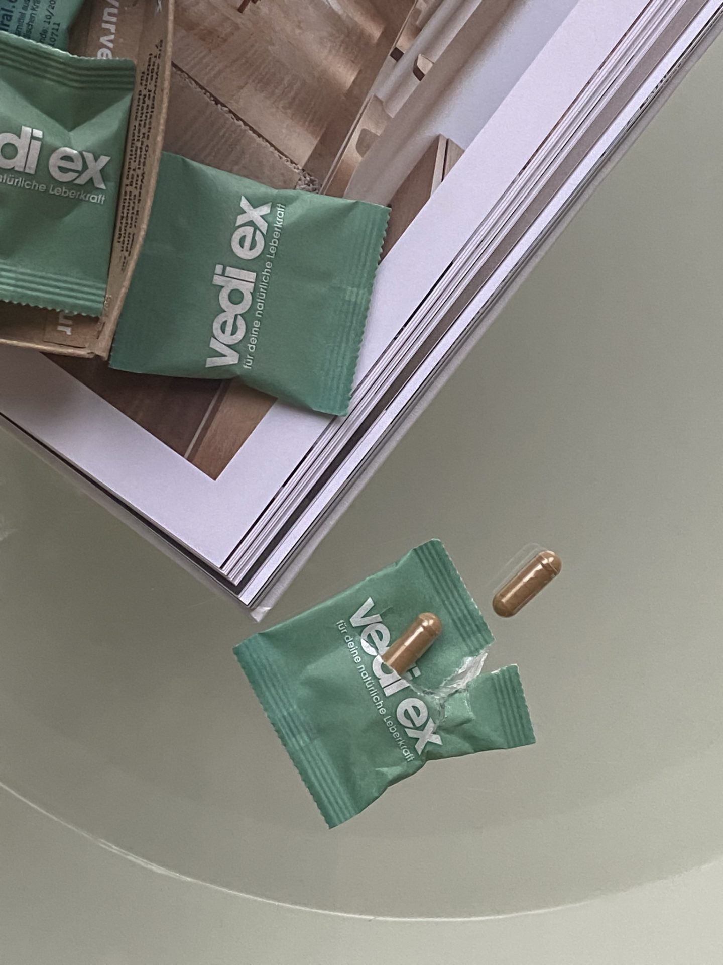 Eine offene Packung der Leberkur mit vedi ex