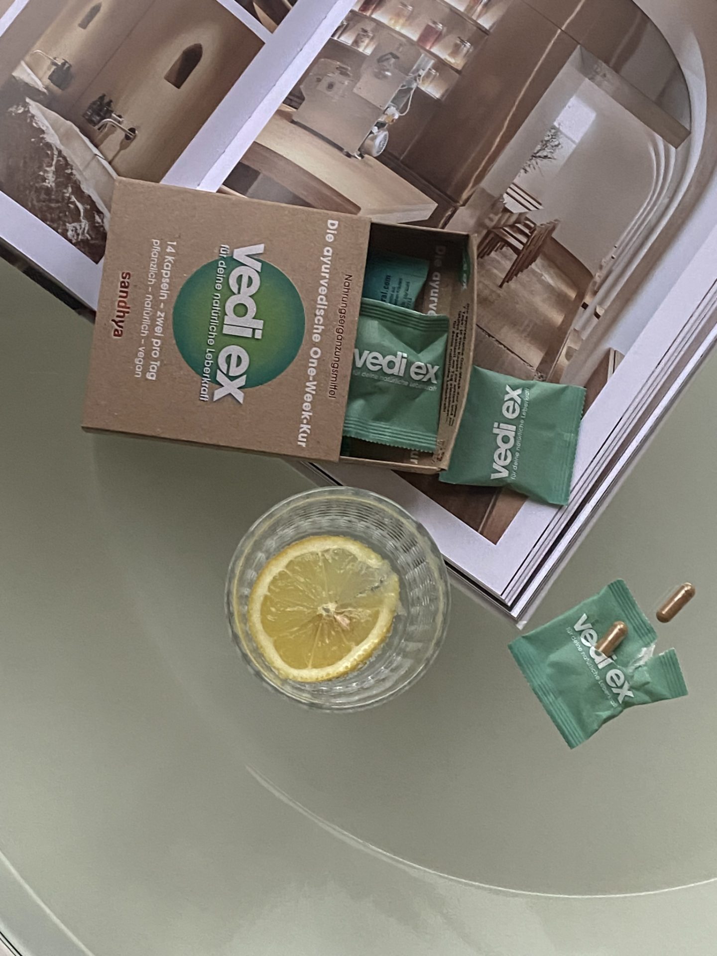 Eine offene Packung der Leberkur mit vedi ex