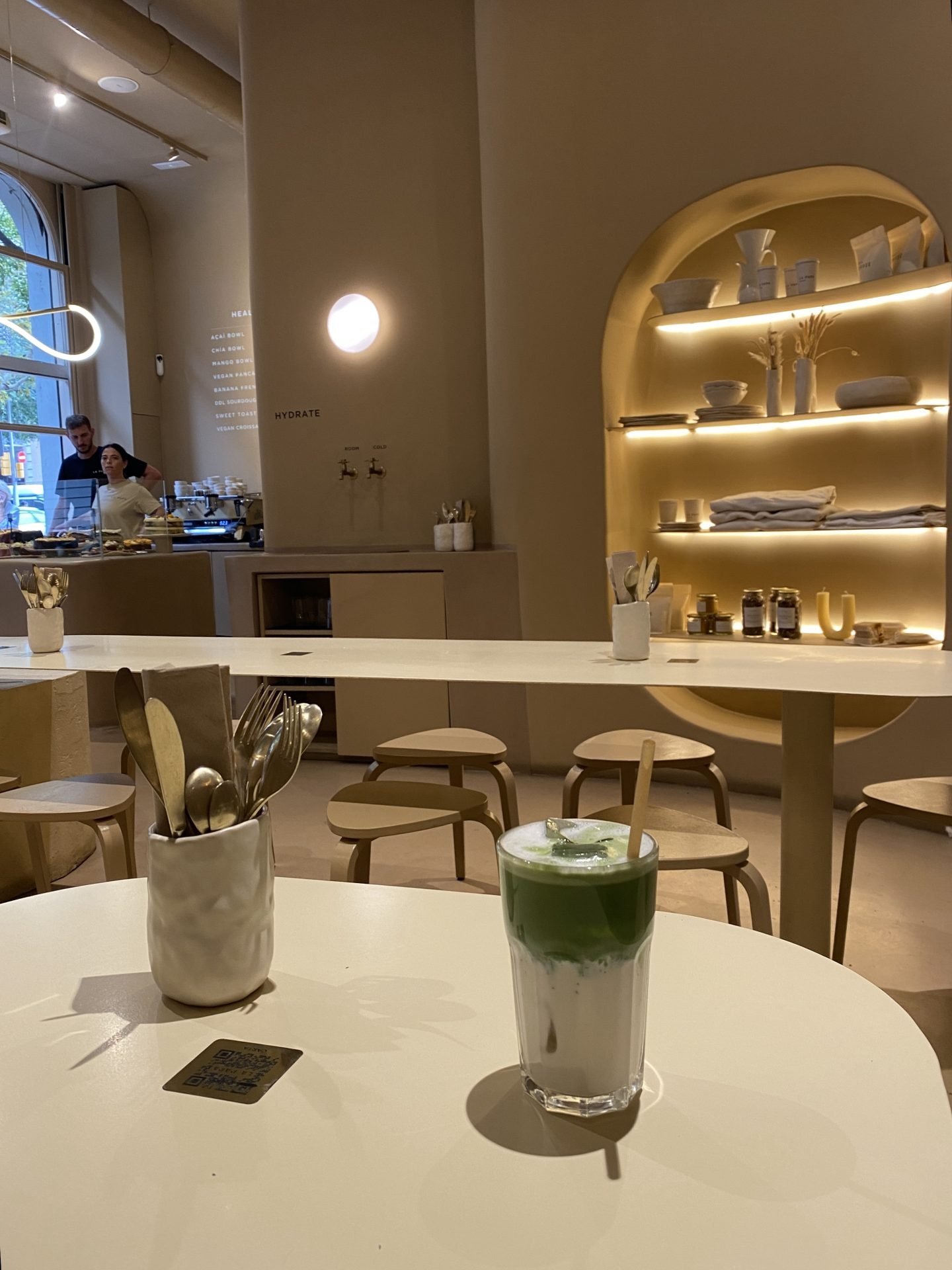 Ein Matcha Latte-5 Tipps für die Lebergesundheit-weniger Koffein trinken
