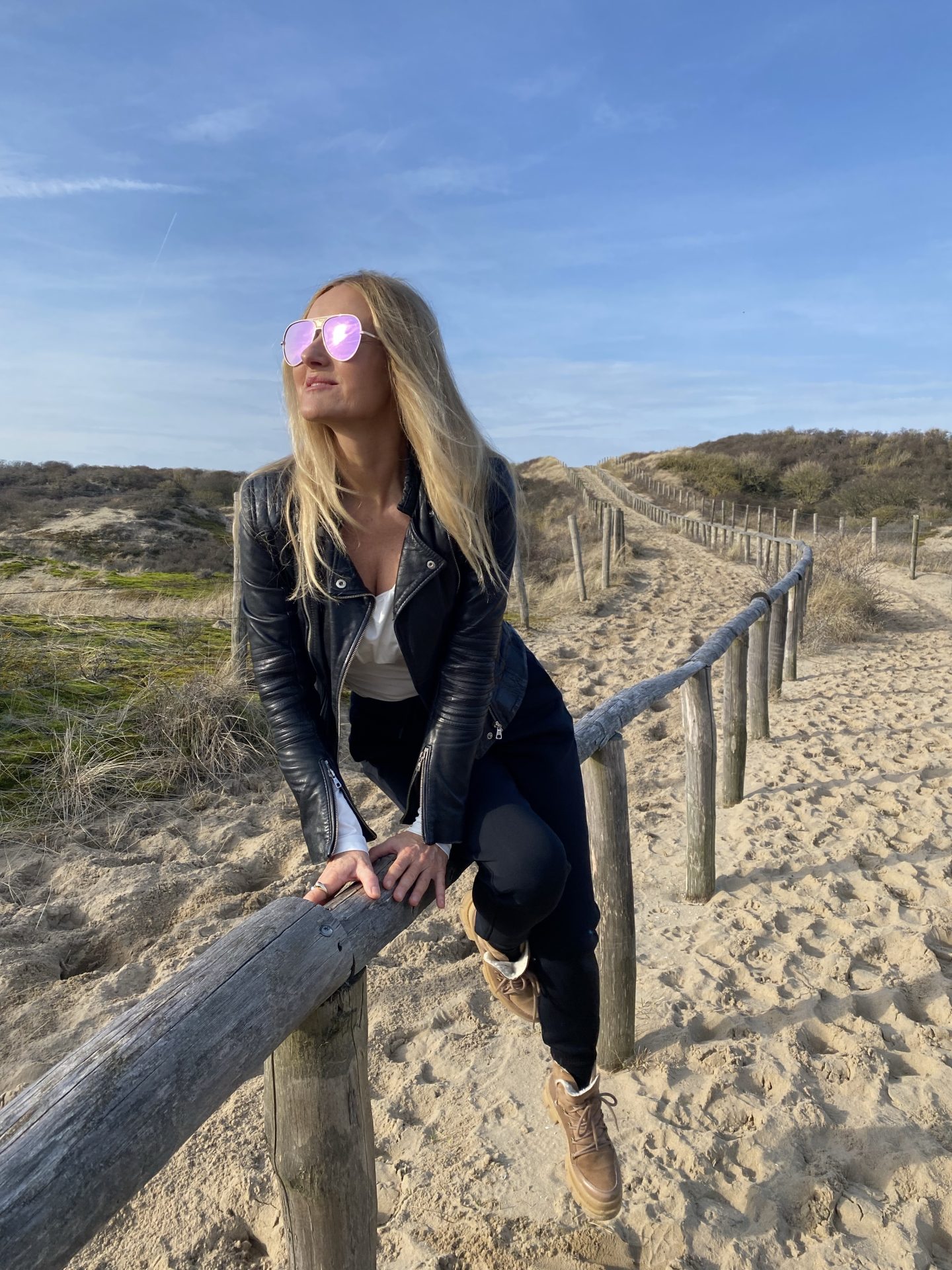 Dorota von Nowshine in den Dünen von Noordwijk-5 Tipps für die Lebergesundheit-Spaziergänge während der Leberkur