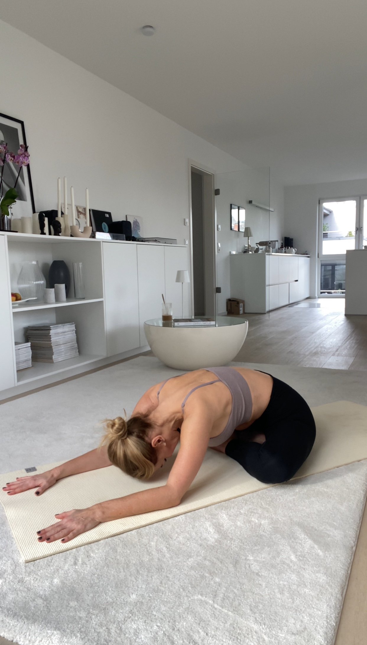 Dorota von Nowshine beim Yoga-5 Tipps für eine gesunde Leber